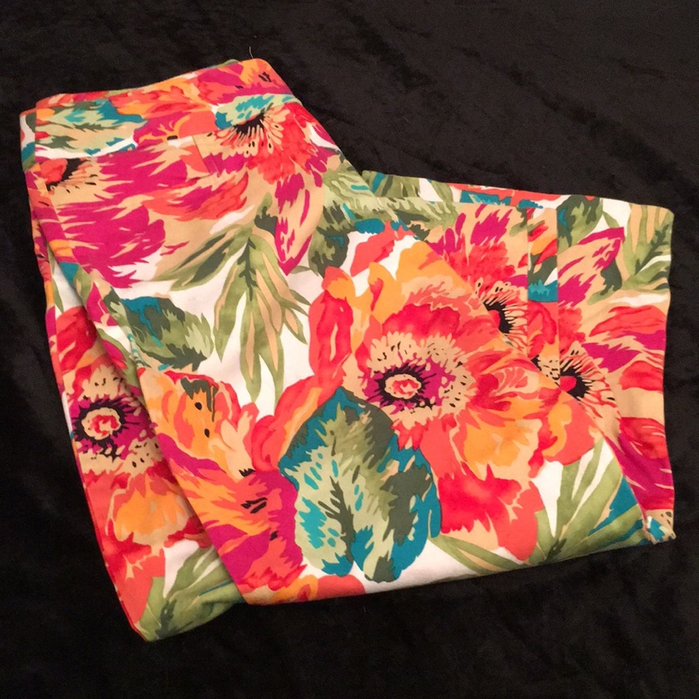🦊 Bandolino floral crop pant. Beachtime